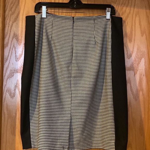 Skirt - Picture 2 of 4